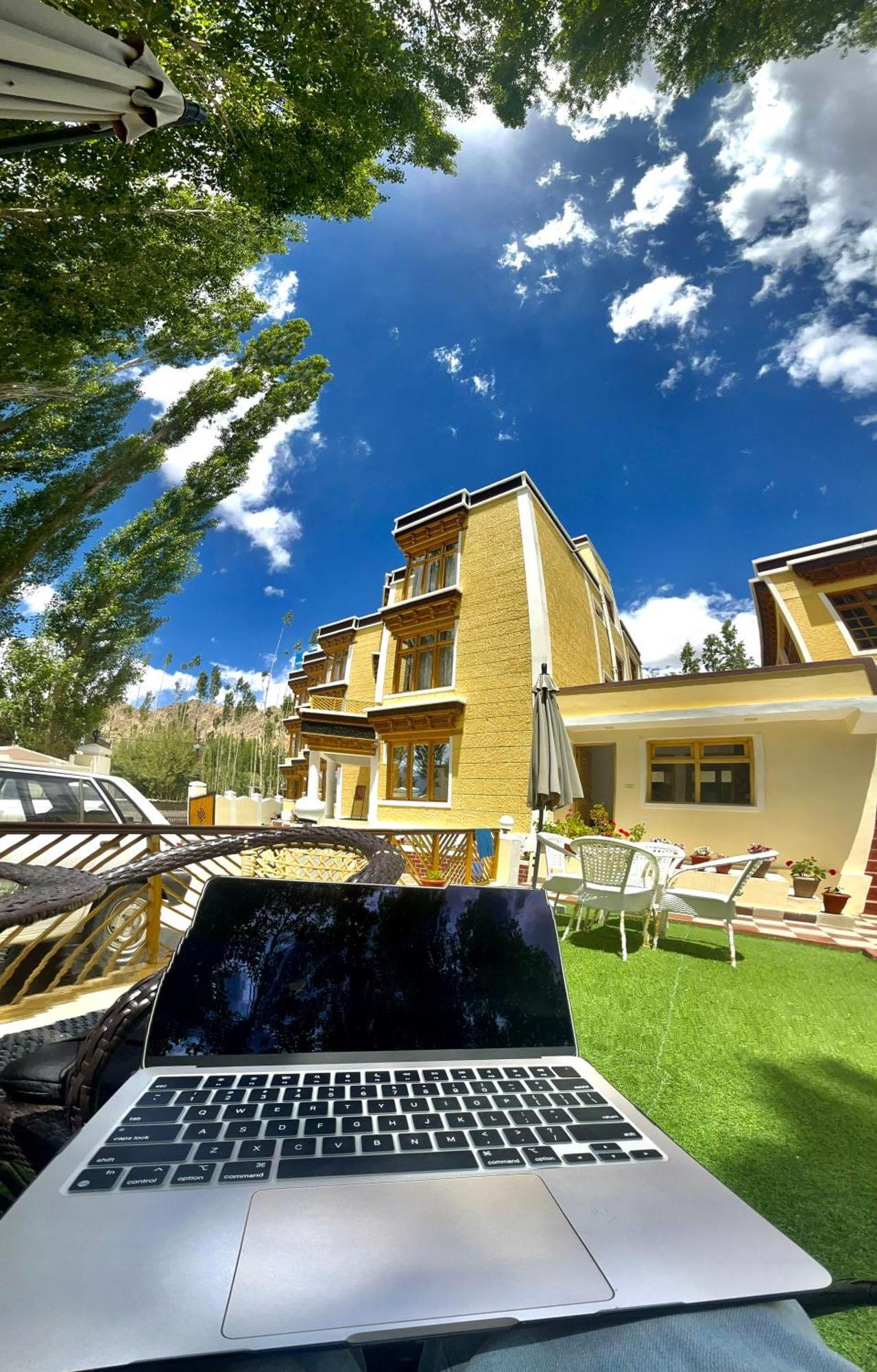 Hotel Nature'S Land เลห์ ภายนอก รูปภาพ