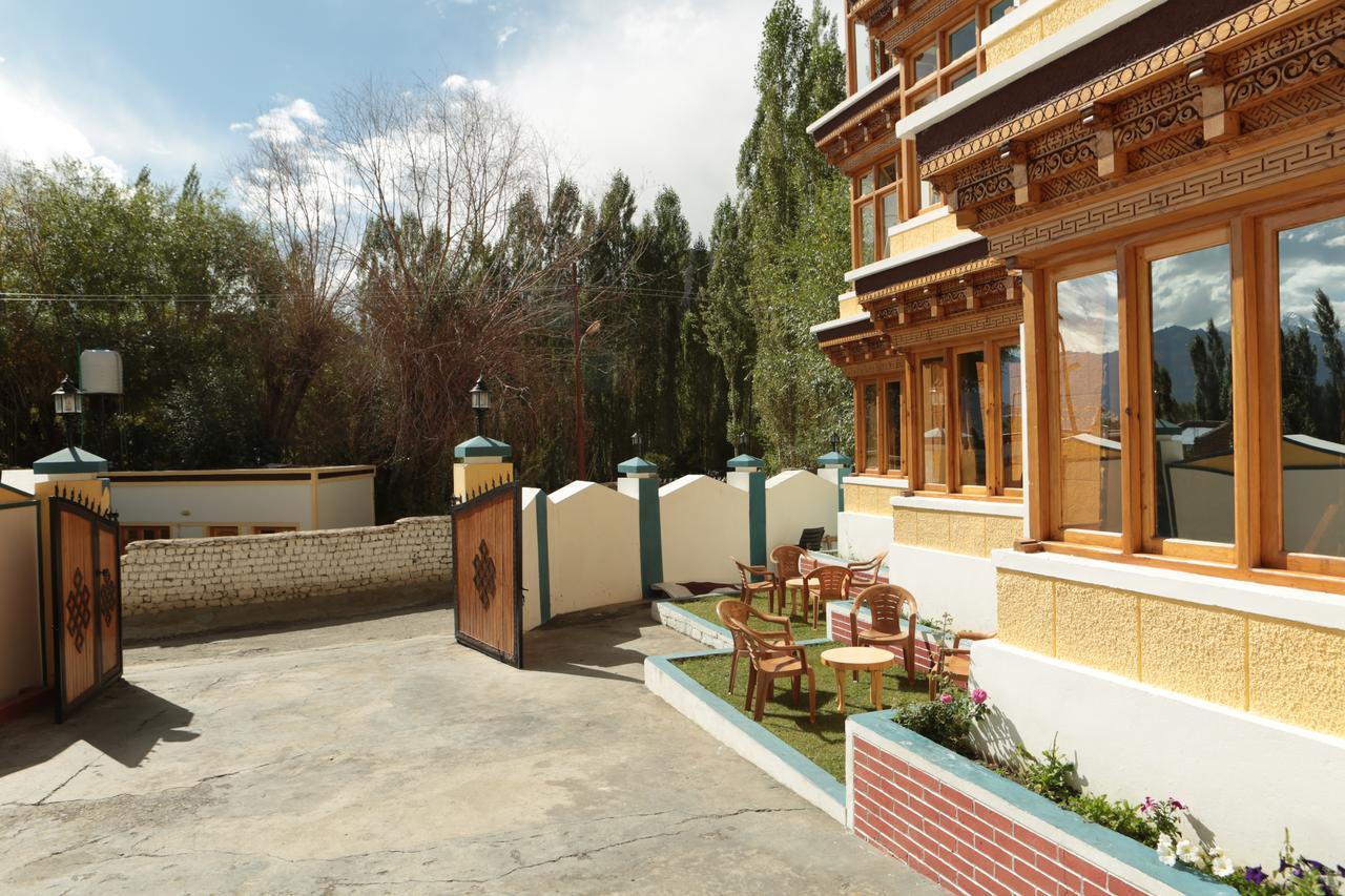 Hotel Nature'S Land เลห์ ภายนอก รูปภาพ